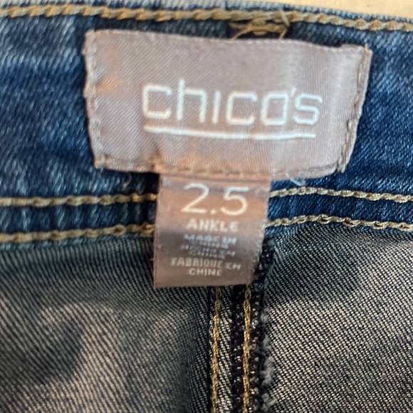 Chico's Distressed Ankle Jeans Size 2.5/US - Picture 5 of 8